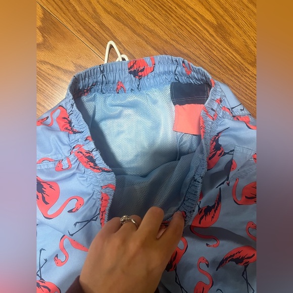 Old Navy Men’s Flamingo Swim Trunks Size Small - Picture 3 of 7